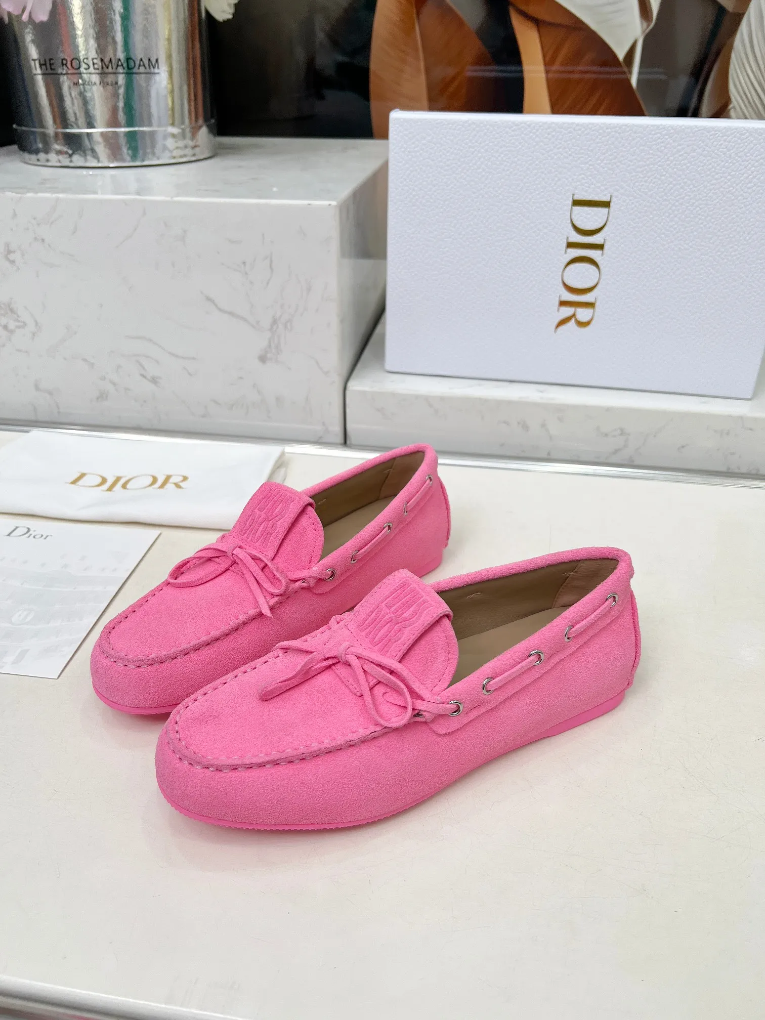 👟👟Ex-factory price 500👟👟 Dior's new spring and summer ultra-light jelly series loafers are brand new. The layout strives to create fashionable classic items. New products created at the first substantial show of Paris Fashion Week. The inspiration is cleverly combined by the D chief designer on the perfect shoe shape. Paired with brand buckles, it is even more fashionable! Original version, perfect and exquisite workmanship!  ✔️Upper: original fabric ✔️Inner lining: imported sheepskin lining ✔️Sole: original outsole ✔️Size: #35-41 (40 41 customized items are not returnable)